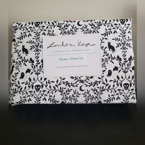 NWT Halloween2023 Queen size,Black Cat, Skull, Floral sheets set, Cute, GOTH